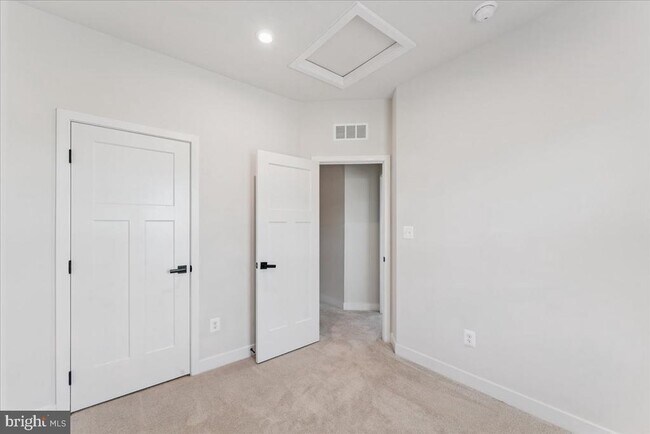 Building Photo - 14032 Sunrise Valley Dr