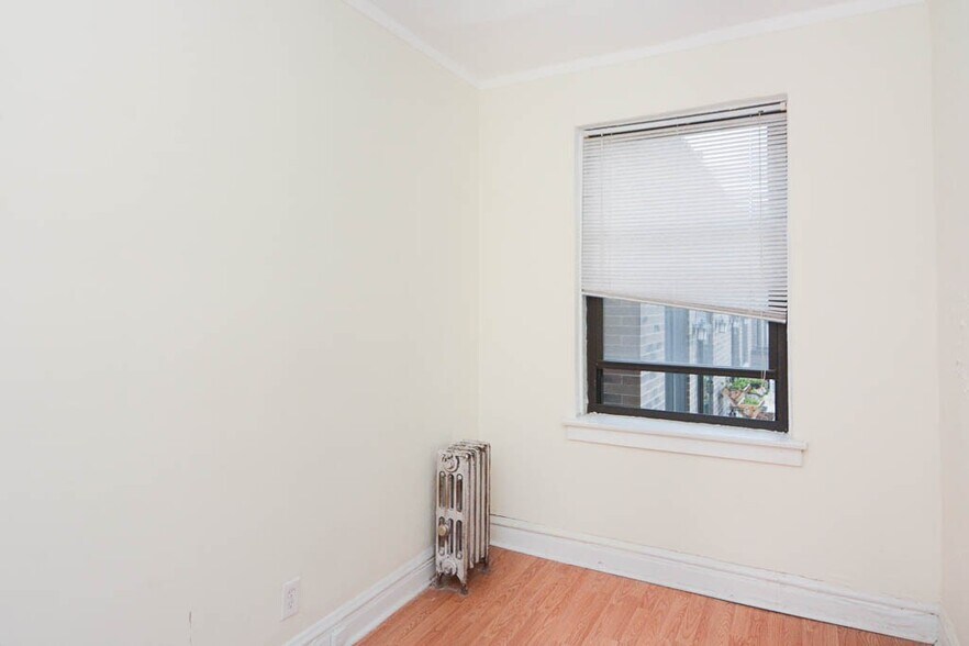 Building Photo - 4832 N Damen Ave