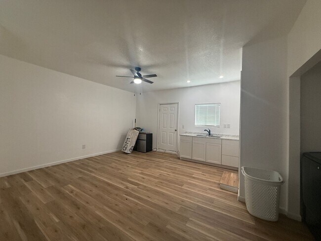 Building Photo - 3 bedrooms, 2-bathroom home with pool in Visalia, CA!