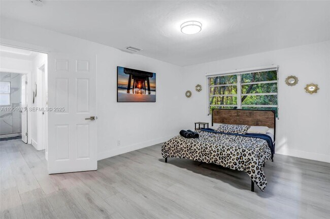 Building Photo - 230 NE 2nd Pl