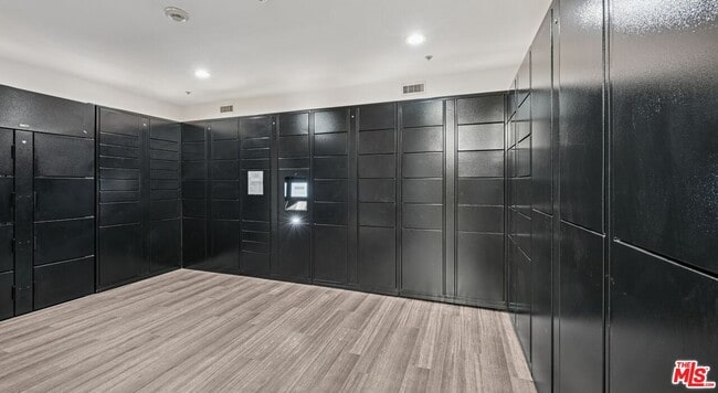 Building Photo - 290 N Hudson Ave