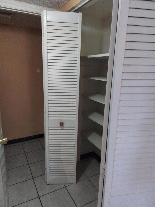 Building Photo - 1458 N Lawnwood Cir