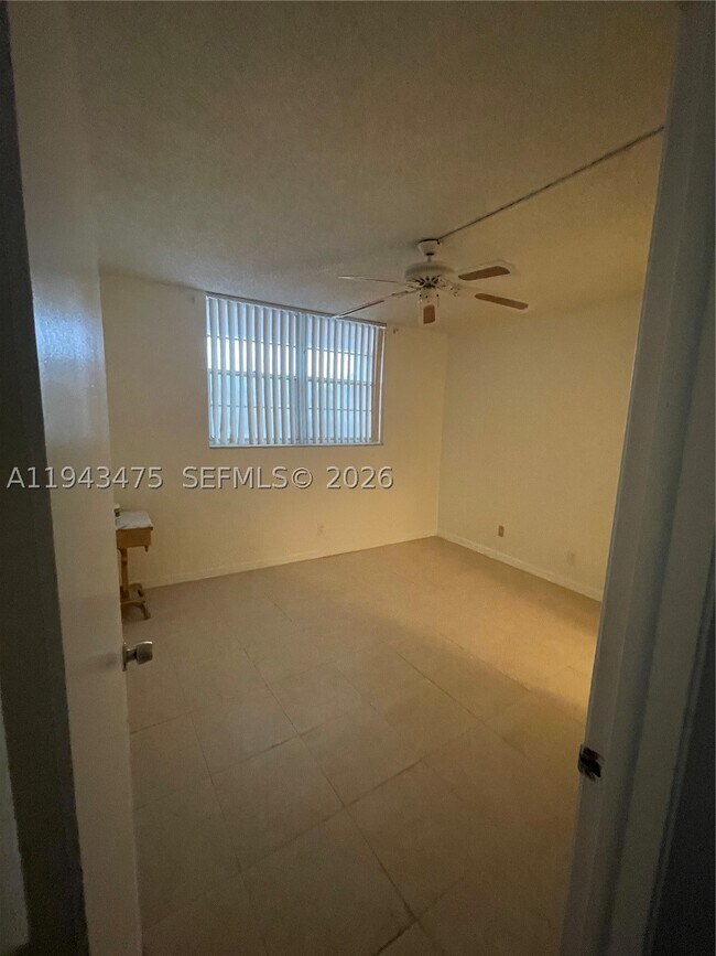 Building Photo - 2541 Aragon Blvd