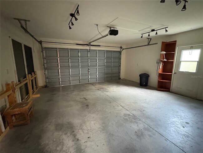 Building Photo - 9832 SW 196th Avenue Rd