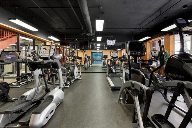 Building Photo - 1101 Juniper St NE