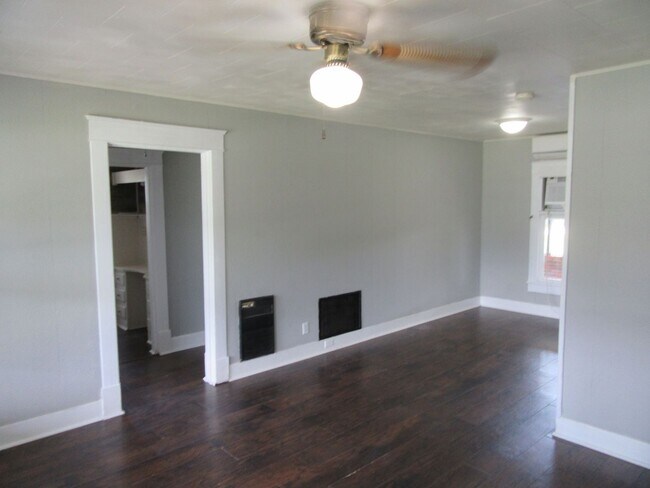 Building Photo - 708 S Hwy 22 A