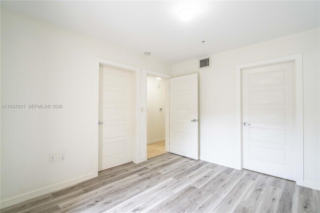 Building Photo - 300 Majorca Ave