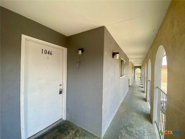 Building Photo - 1046 Linde Ave