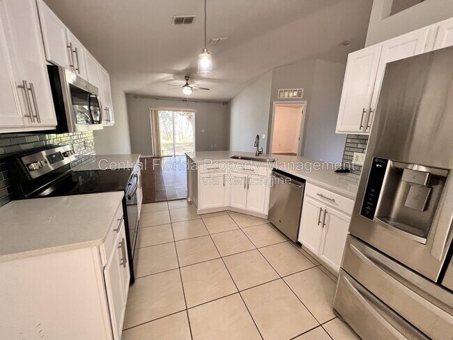 Building Photo - 5647 Sycamore Canyon Dr
