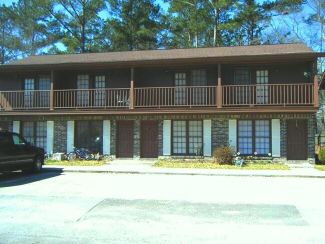 Convenient 2 space parking with additional at the entrance. - 120 Colonial Ct