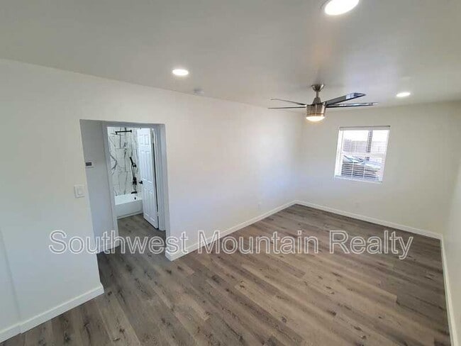 Building Photo - 7404 N 62nd Ave