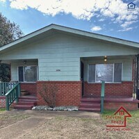 Building Photo - 1810 Portland St