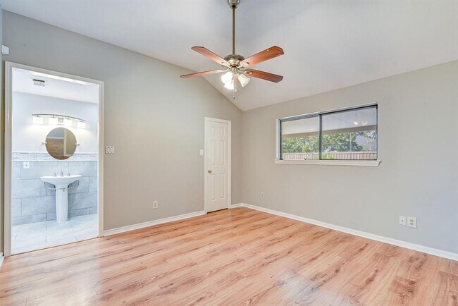 Building Photo - 3730 Sunshine Ln