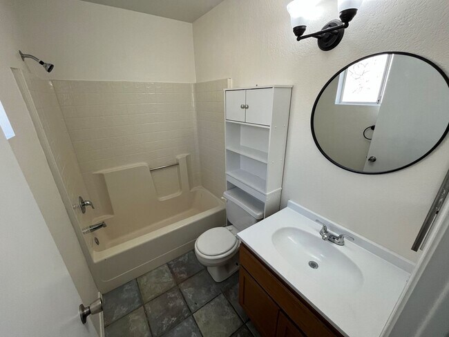 Building Photo - 3BR 2Ba Remodeled with Yard and Garage