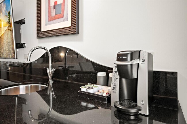 Building Photo - 4391 Collins Ave