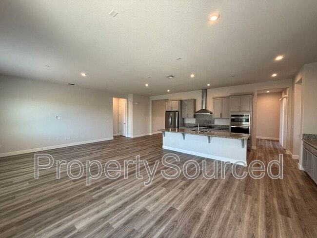 Building Photo - 614 Madrone St