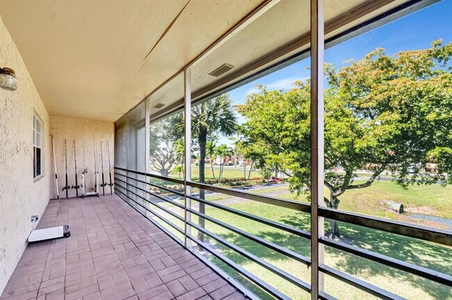 Primary Photo - 100 Lake Meryl Dr