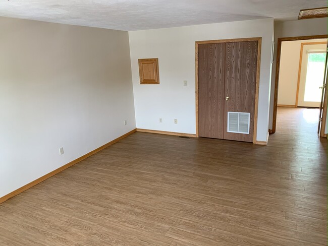 Building Photo - 350 N 100 E