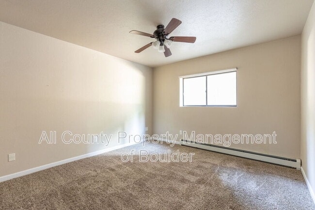 Building Photo - 695 Manhattan Dr