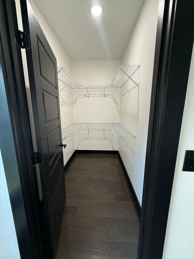 Building Photo - 2721 Cedrus Ave