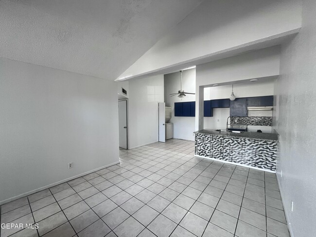 Building Photo - 5524 Oakbriar Cir