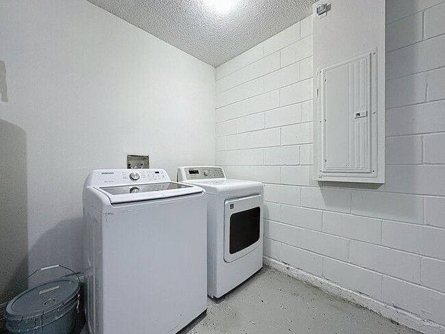 Building Photo - Charming 3-Bedroom Rental in Poinciana