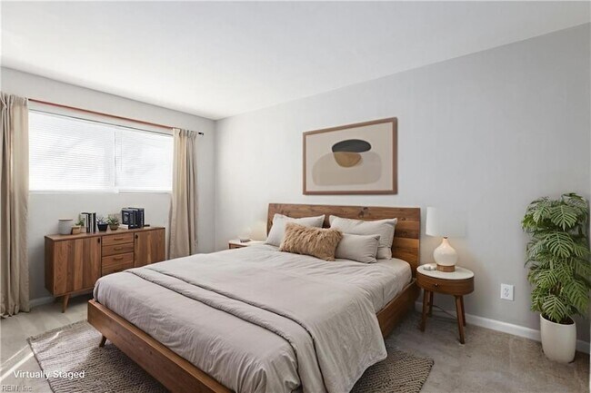 Building Photo - 1226 Little Bay Ave