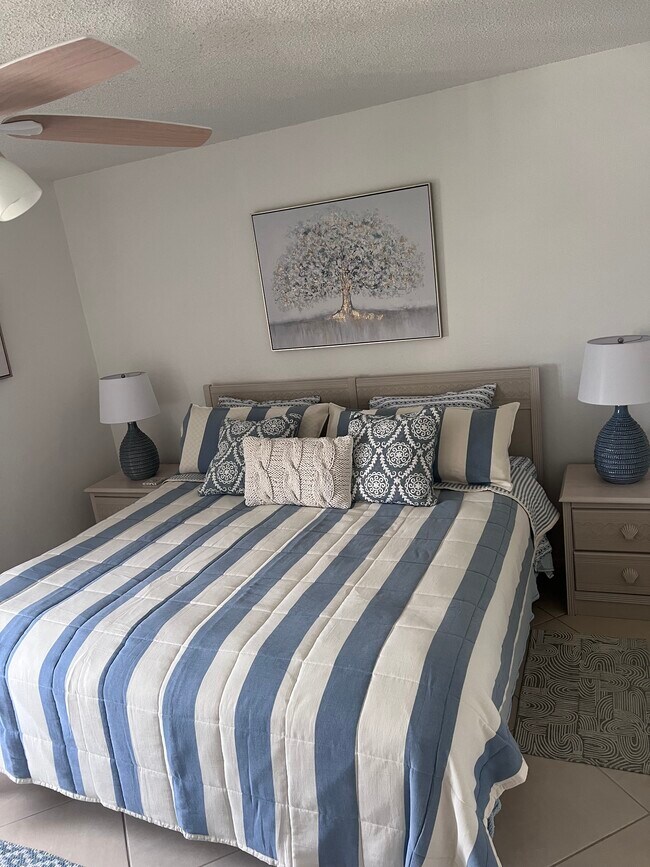 Building Photo - 255 Dolphin Point