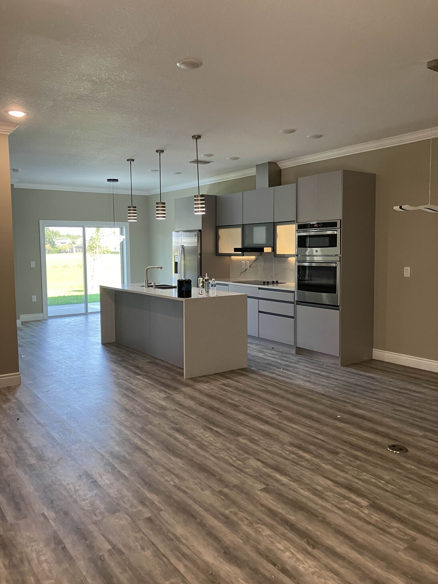 Building Photo - 2033 Greenbriar Ter