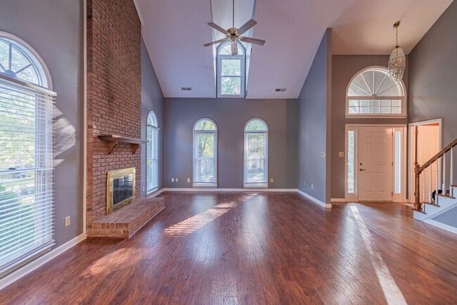 Building Photo - Beautiful 4-bedroom 2.5 bath home in desirable Brownes Ferry subdivision