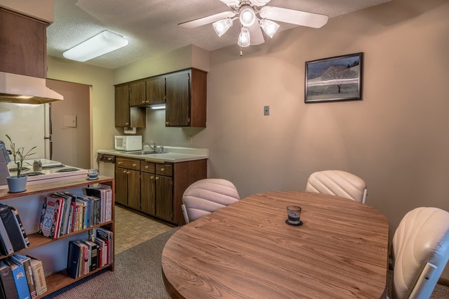 Building Photo - 941 11th Ave S