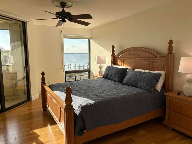 Building Photo - 625 NW North River Dr