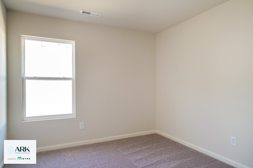 Building Photo - 2601 Provence Dr SE