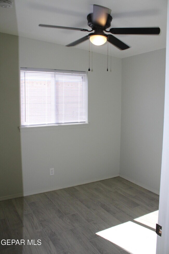 Building Photo - 10465 Omega Cir