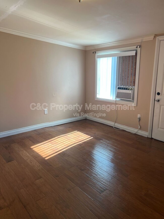 Building Photo - 379 E 16th St