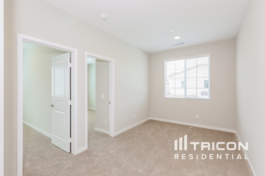Building Photo - 24701 Tesoro Ct