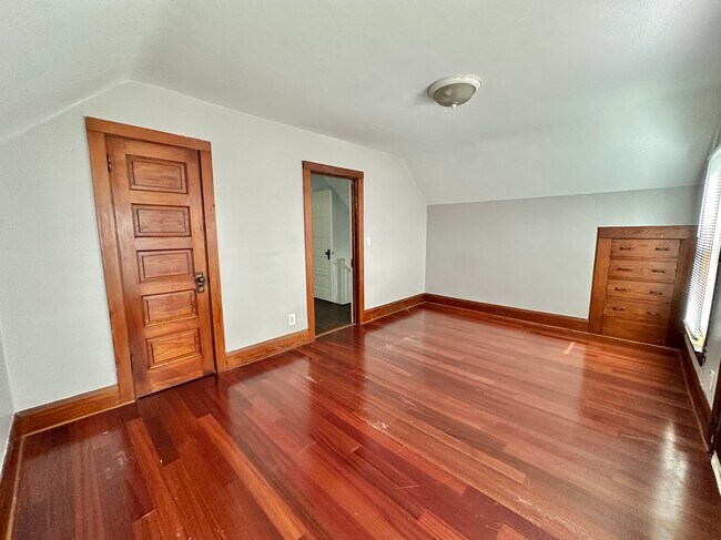 Building Photo - 1216 Garfield Ave