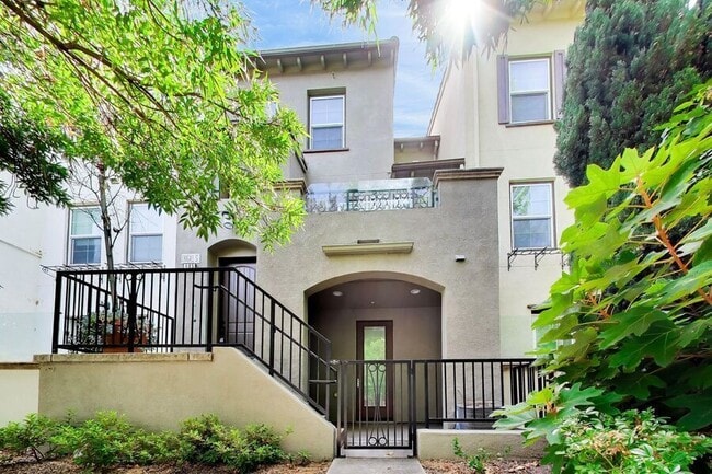 Building Photo - 485 Chagall St