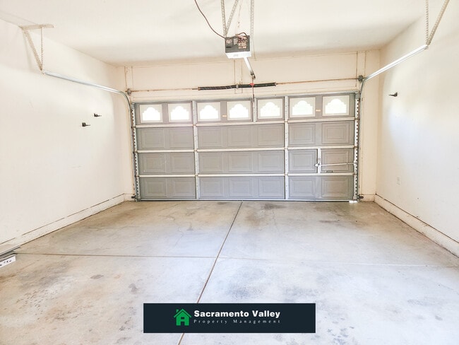 Building Photo - 1901 Yarnell Way