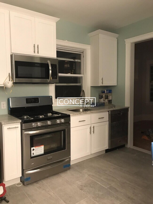 Building Photo - 11 Atkins St