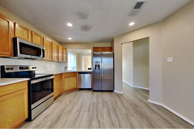 Building Photo - 8177 Shadywood Dr