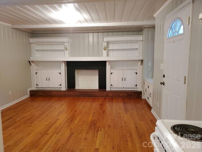 Building Photo - 1506 Wayside Dr