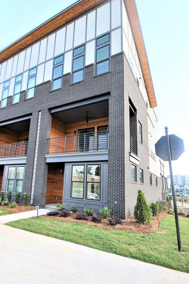 Building Photo - Luxury New Construction Townhome in Bryant...