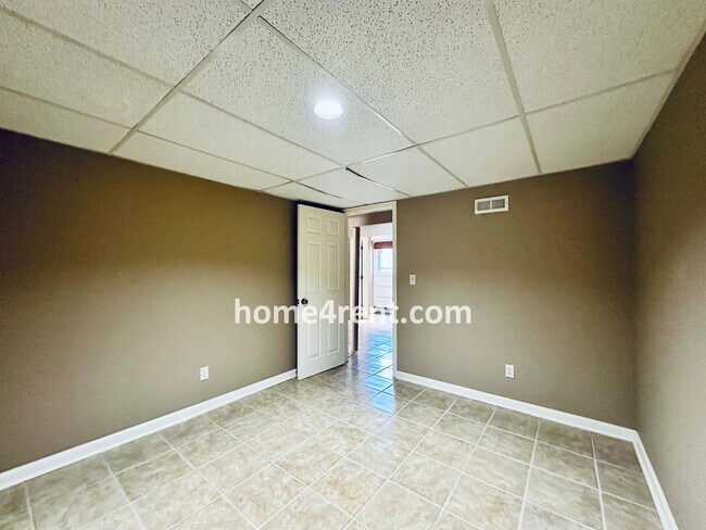 Building Photo - Beautifully Updated Home in Prime Overland...