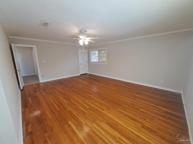 Building Photo - 8598 Meadowbrook Dr