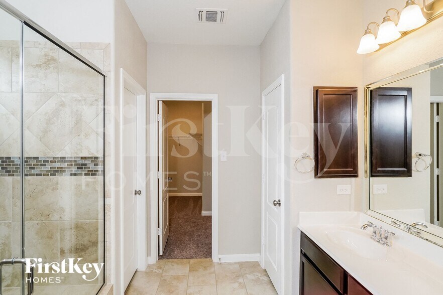 Building Photo - 13206 Frio Parke