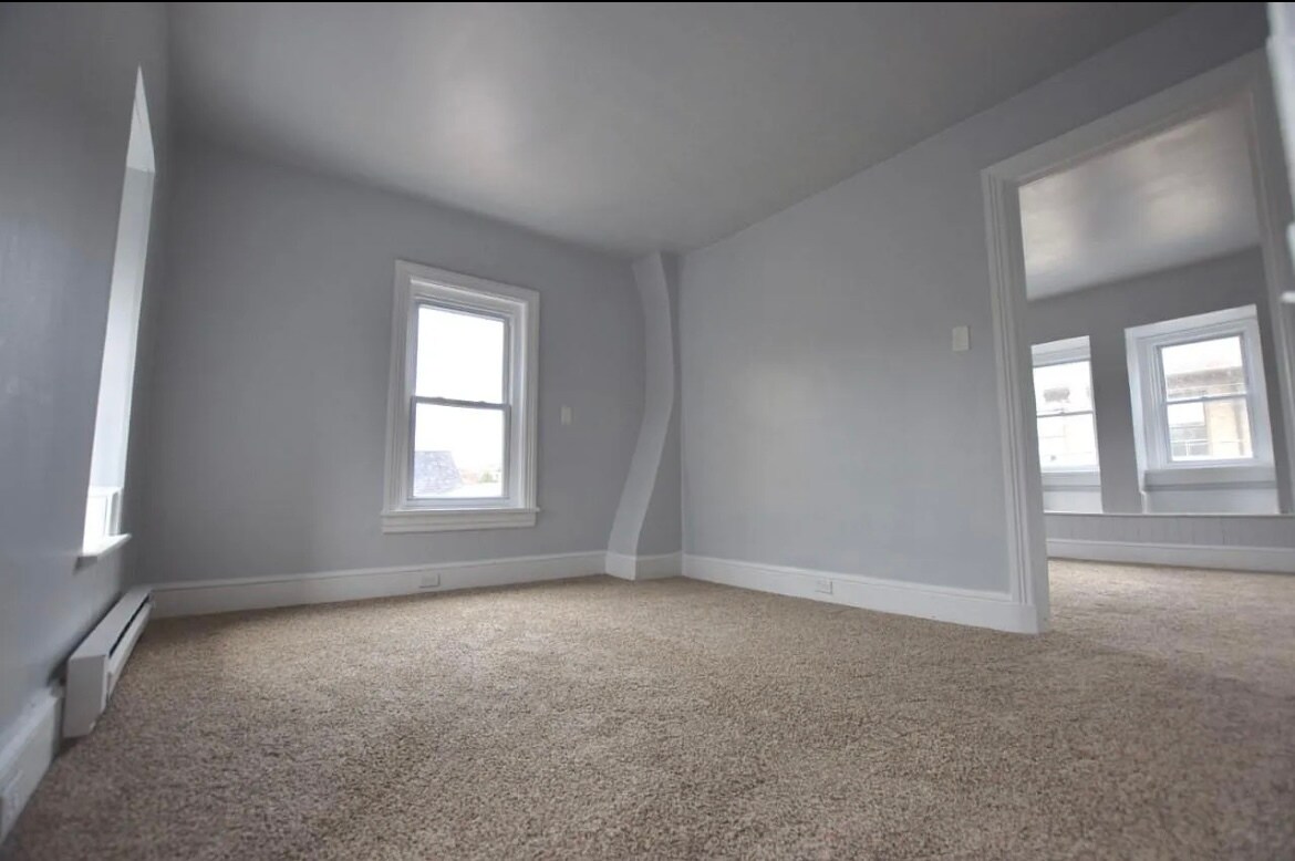 Building Photo - 108 S 4th St