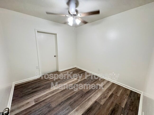 Building Photo - 2127 Wellborn Dr