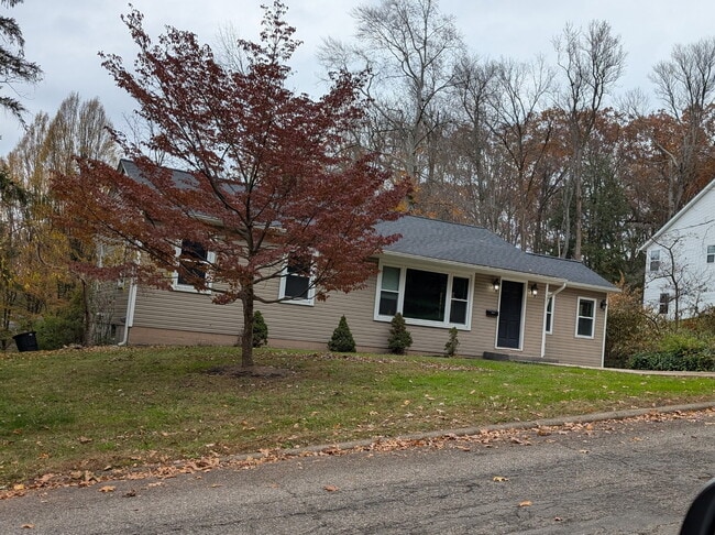 Primary Photo - 1009 E High St