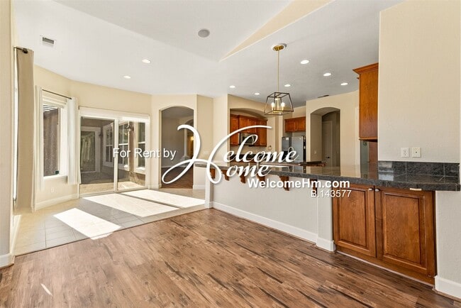 Building Photo - 15020 Redmond Lp